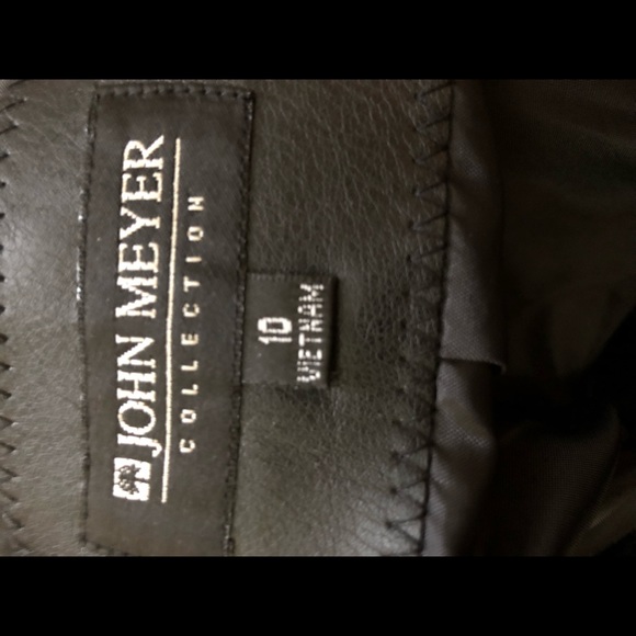 Modern suit jacket. - Picture 4 of 4